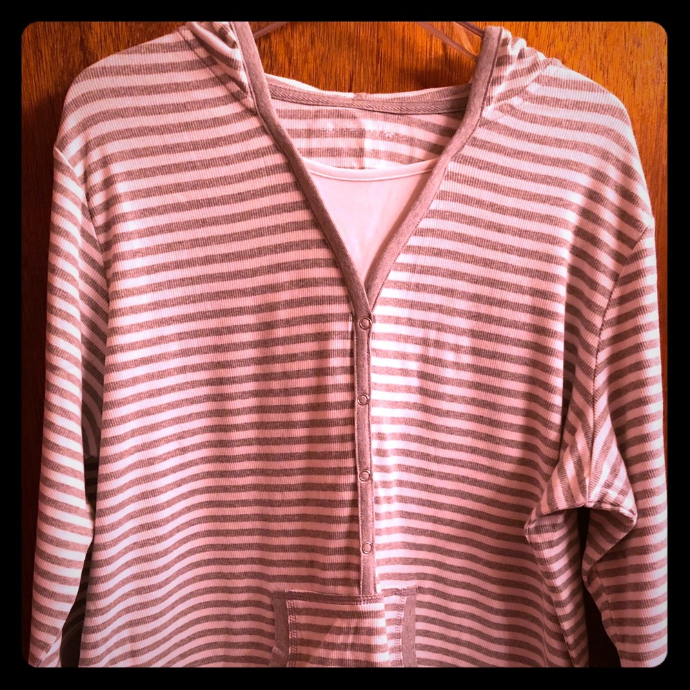 Sport Savvy hooded pullover top